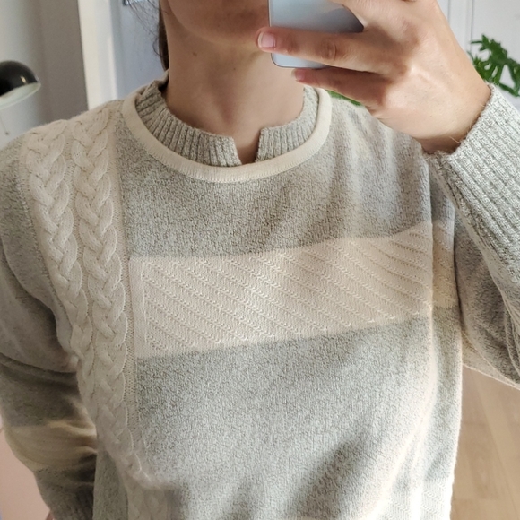 Vintage sweater with beautiful collar - Picture 2 of 6